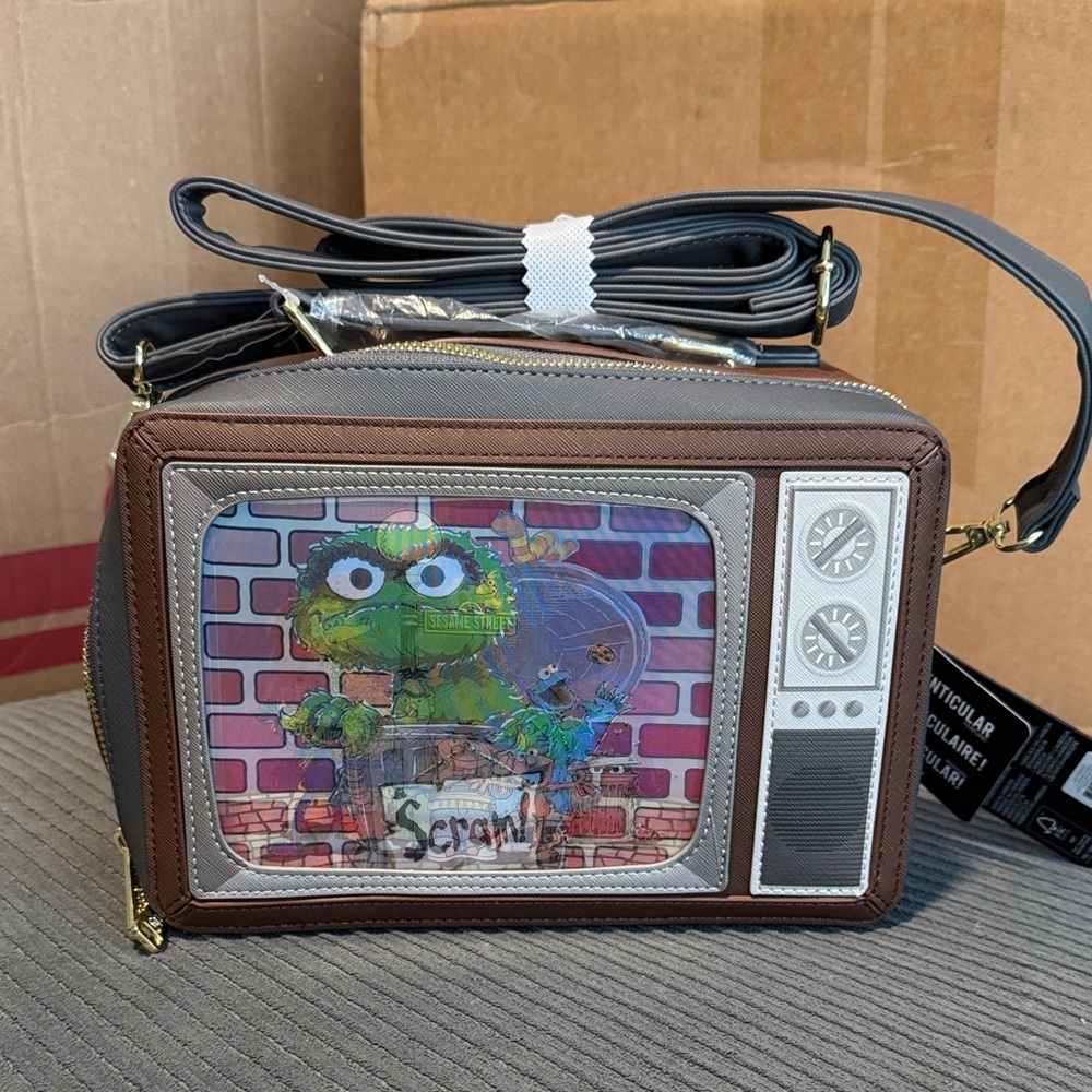 Loungefly Lenticulaire Sesame Street Retro TV Crossbody NWT